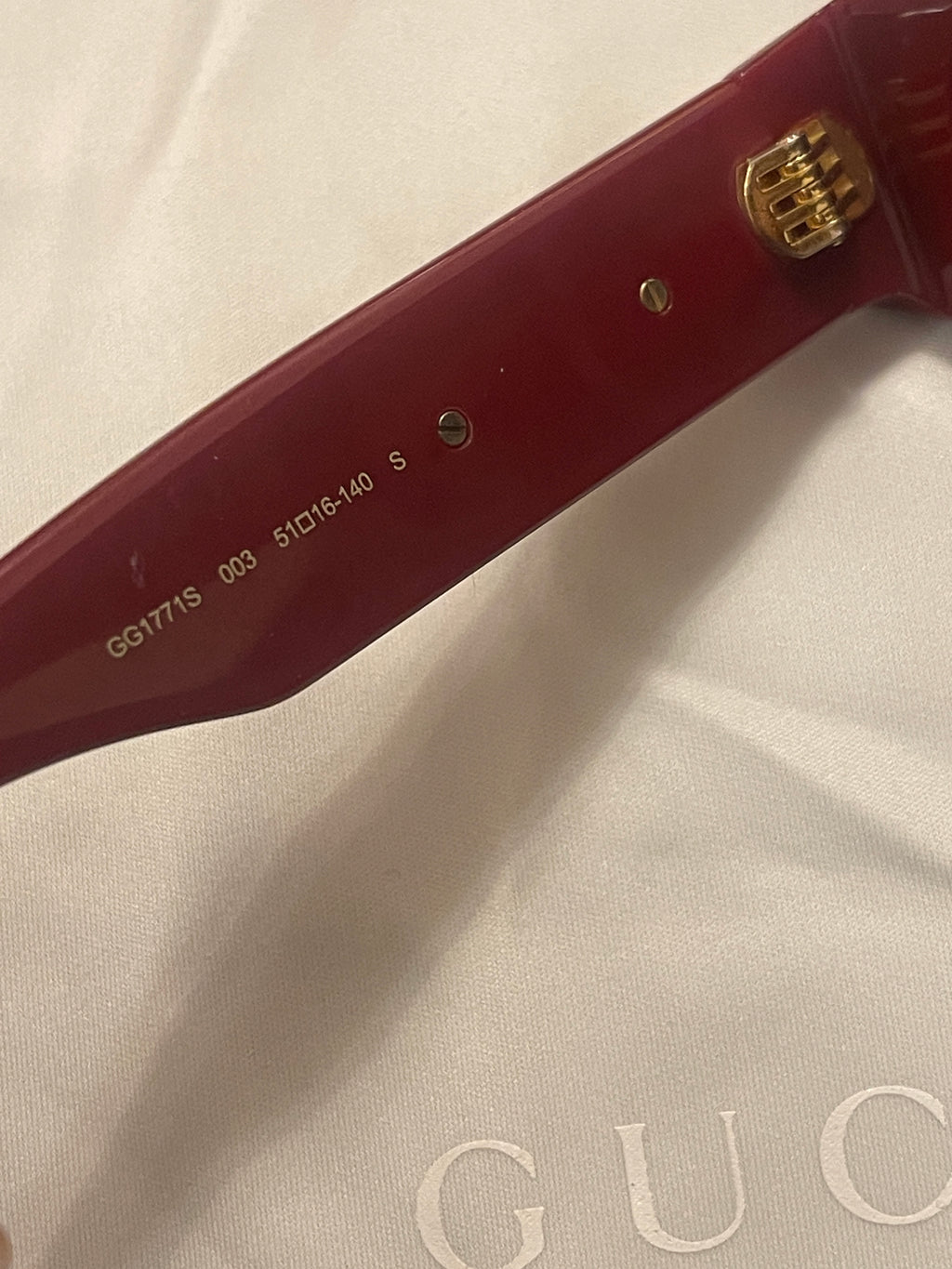 Gucci sunglasses in Ancora red
