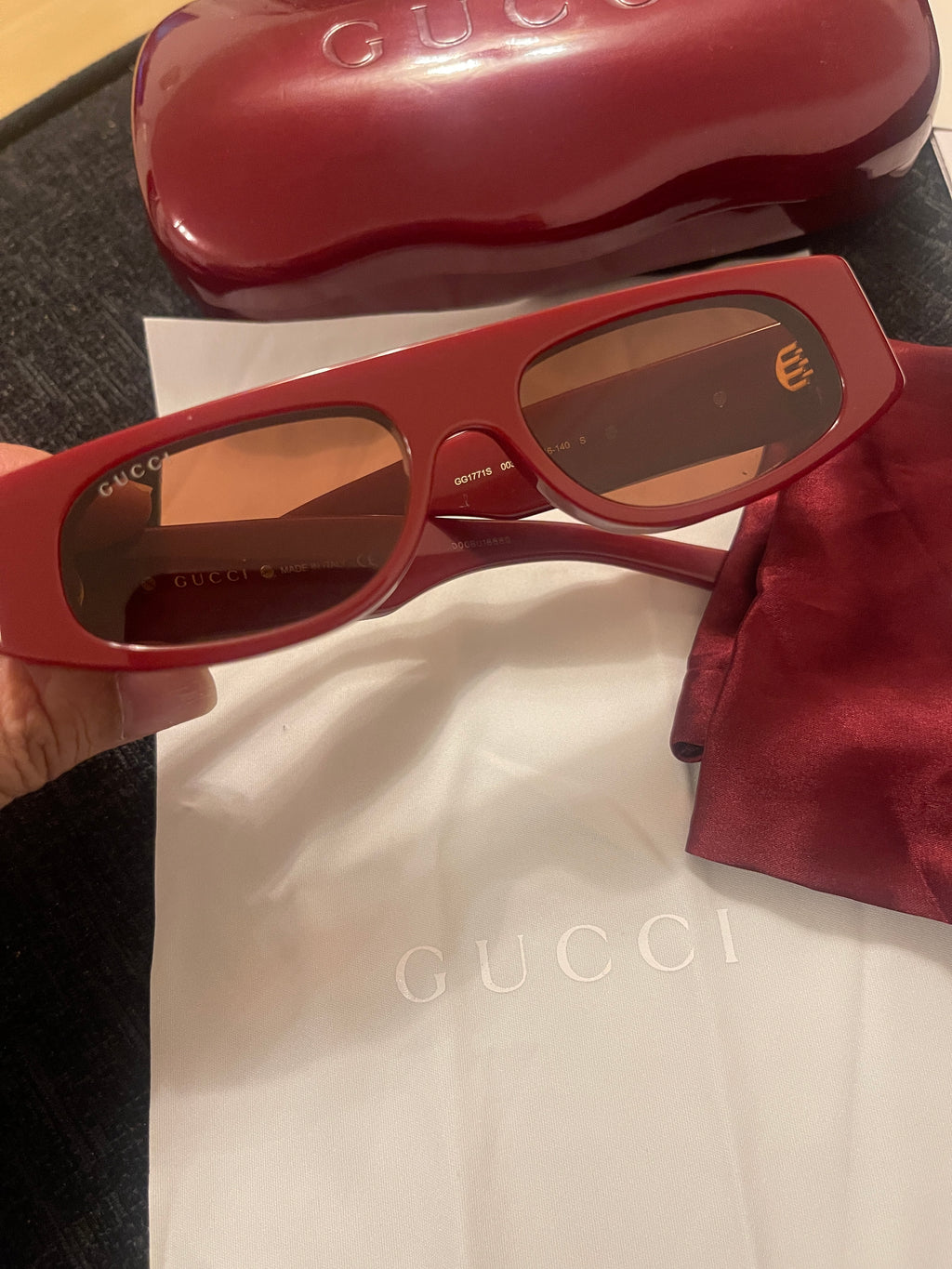 Gucci sunglasses in Ancora red