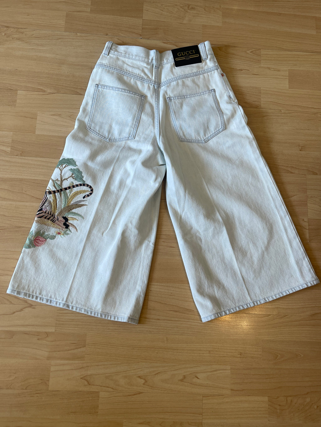 Gucci Denim and embroidered Tiger Long Shorts/ 3/4 Jeans