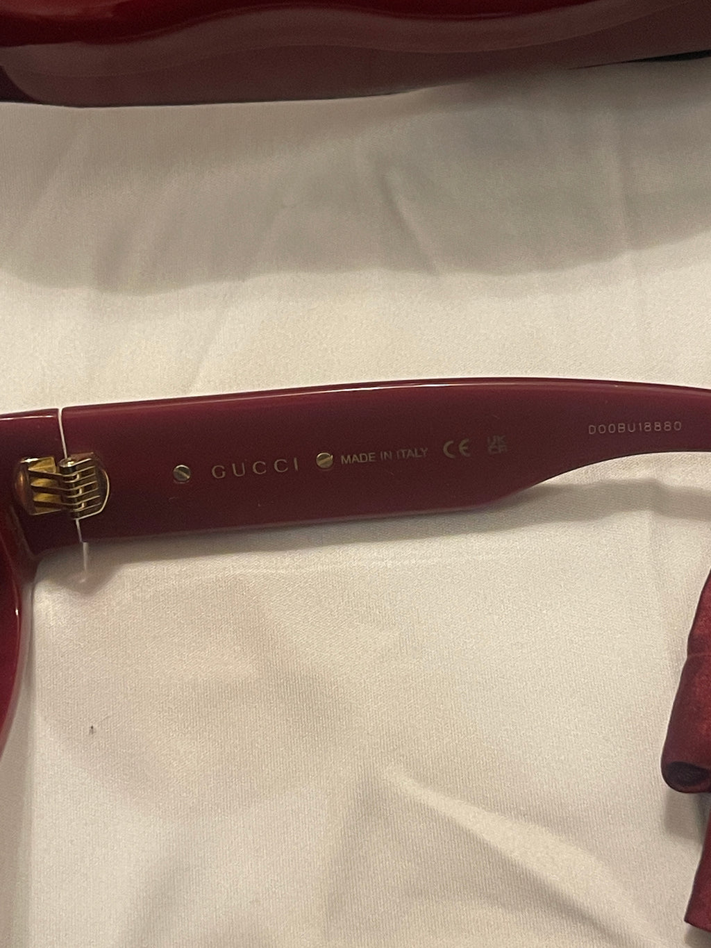 Gucci sunglasses in Ancora red